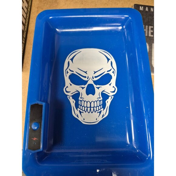 Smokezilla Lit Tray Light-Up Rechargeable Rolling Tray With Blue & White Skull - Picture 5 of 5